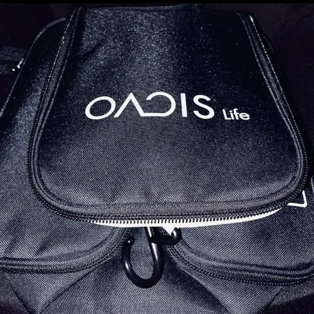 Oacis Life Hanging Toiletry Bag- New!